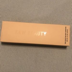 KKW BEAUTY Skin Perfecting Body Foundation - Pale